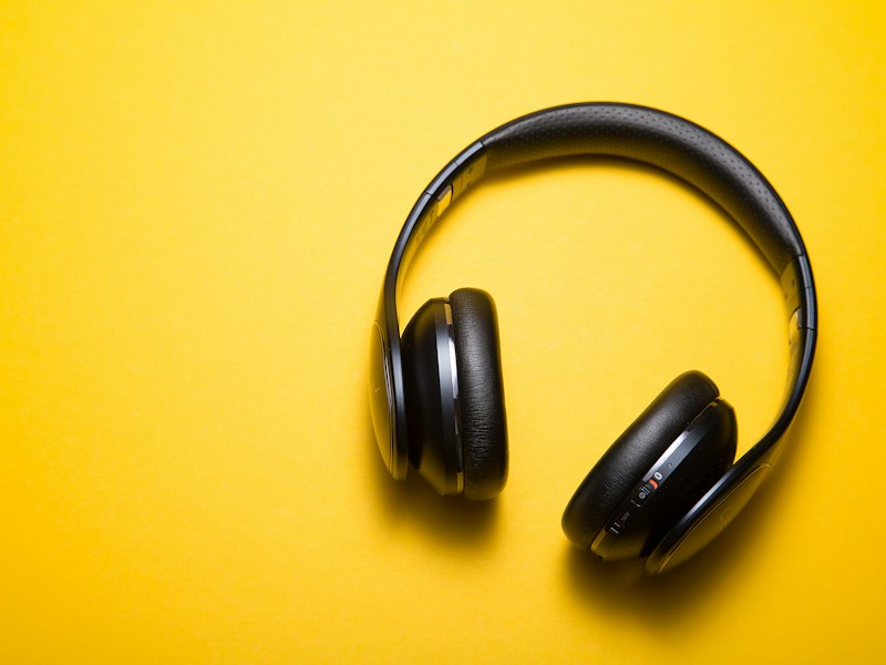 Wireless over-ear headphones, black